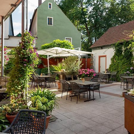 Wirtshaus & Hotel Goldener Greif Edelsfeld Ngoại thất bức ảnh