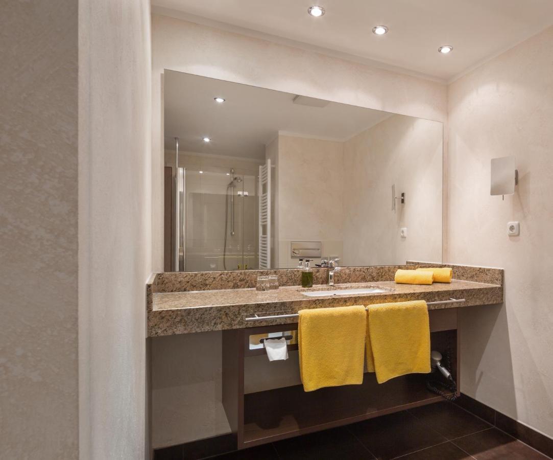 Wirtshaus & Hotel Goldener Greif Edelsfeld Ngoại thất bức ảnh