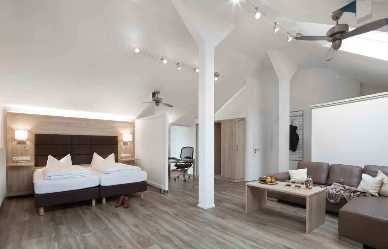 Wirtshaus & Hotel Goldener Greif Edelsfeld Ngoại thất bức ảnh