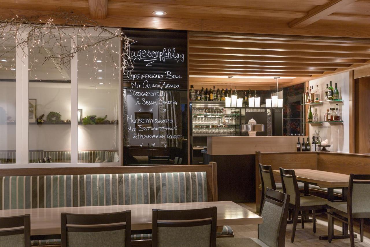 Wirtshaus & Hotel Goldener Greif Edelsfeld Ngoại thất bức ảnh