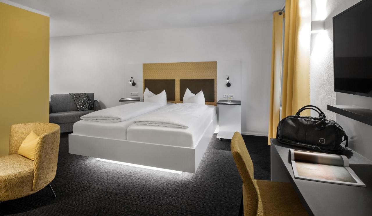 Wirtshaus & Hotel Goldener Greif Edelsfeld Ngoại thất bức ảnh