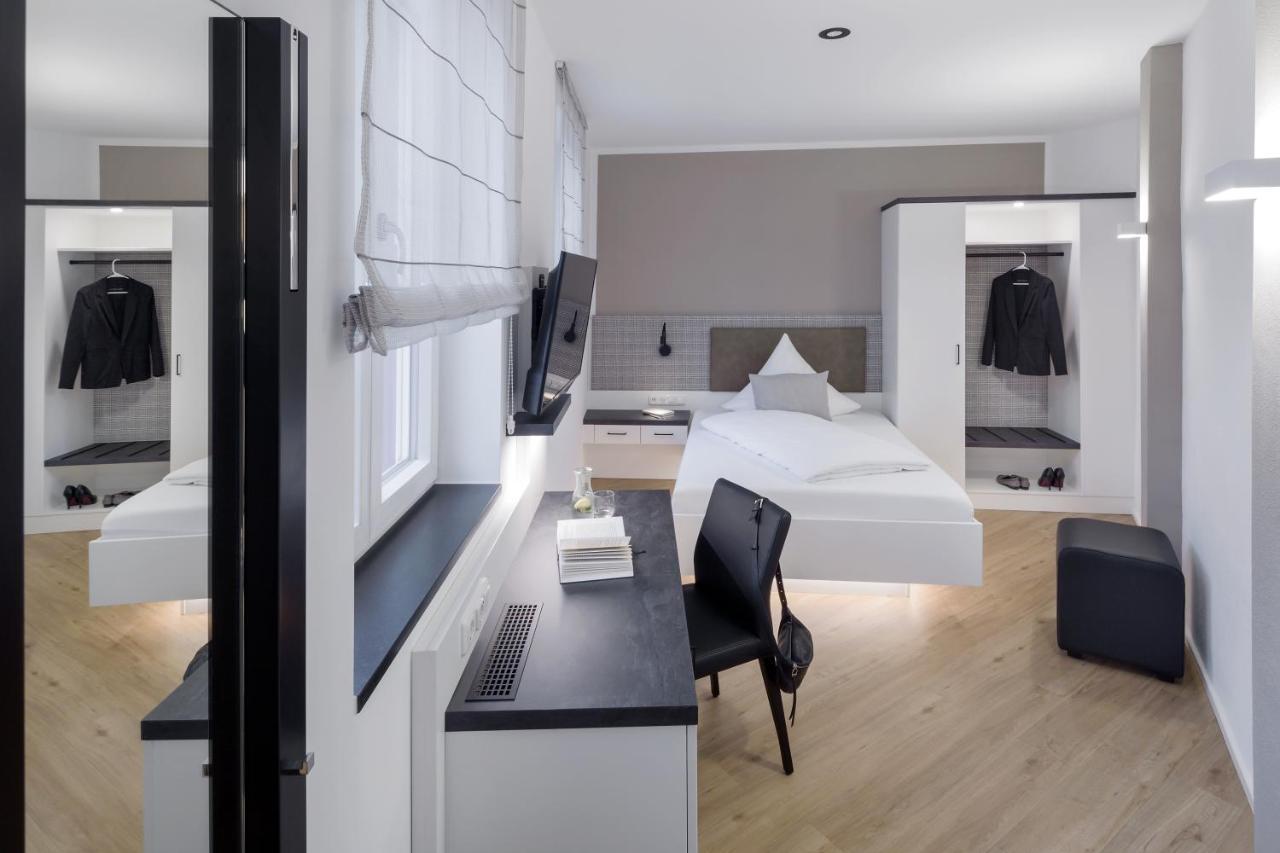 Wirtshaus & Hotel Goldener Greif Edelsfeld Ngoại thất bức ảnh