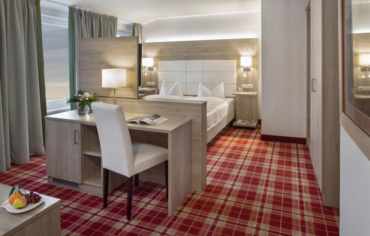 Wirtshaus & Hotel Goldener Greif Edelsfeld Ngoại thất bức ảnh