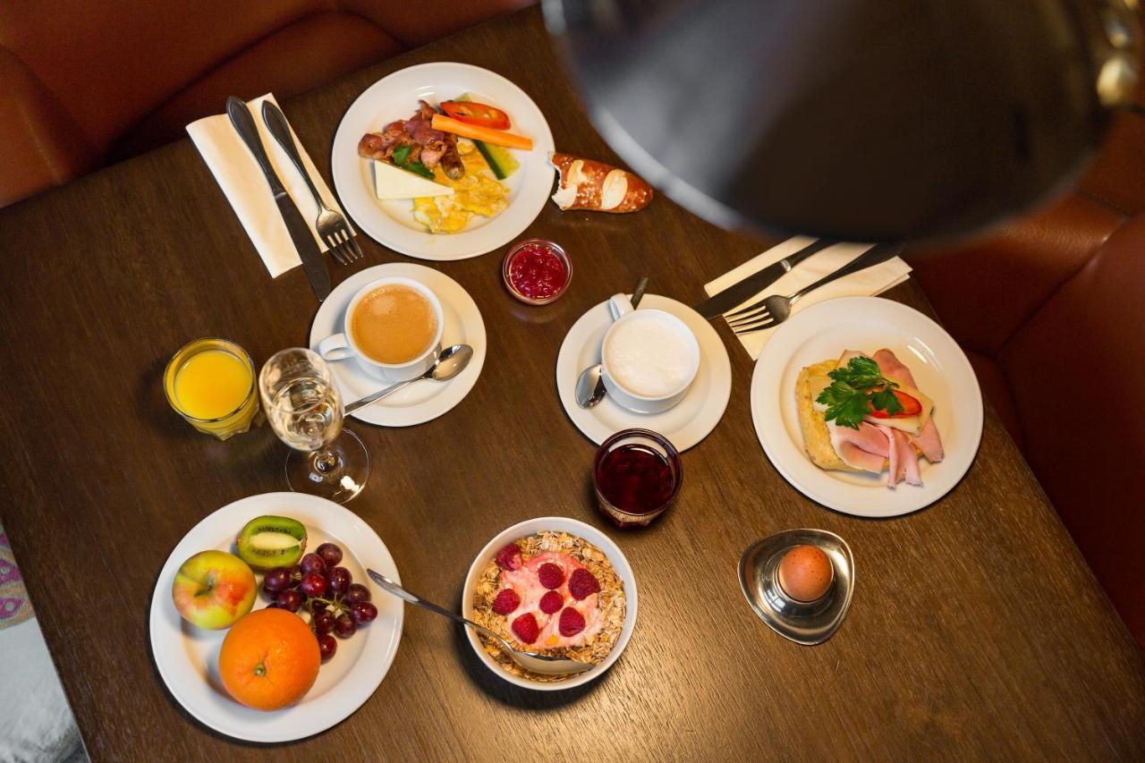 Wirtshaus & Hotel Goldener Greif Edelsfeld Ngoại thất bức ảnh