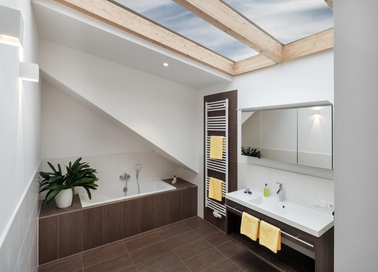 Wirtshaus & Hotel Goldener Greif Edelsfeld Ngoại thất bức ảnh