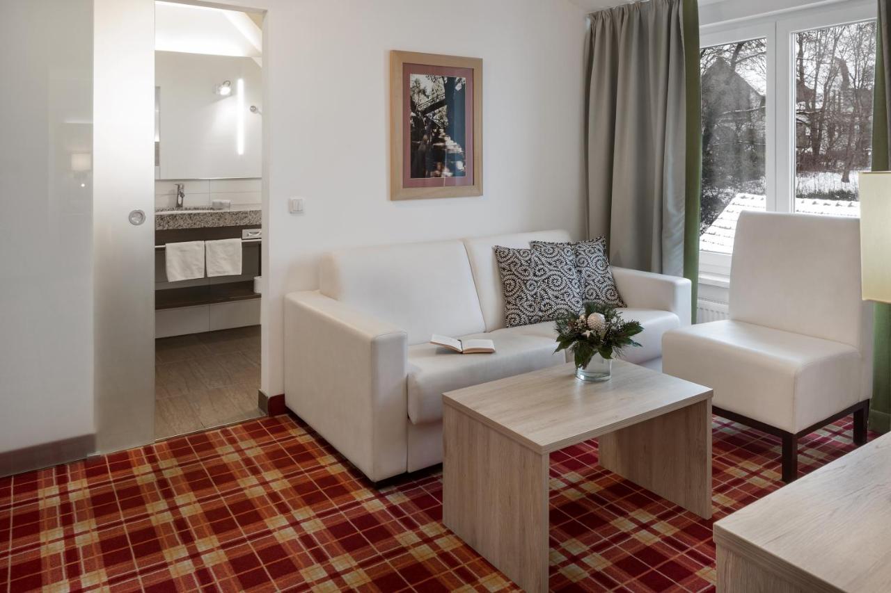 Wirtshaus & Hotel Goldener Greif Edelsfeld Ngoại thất bức ảnh