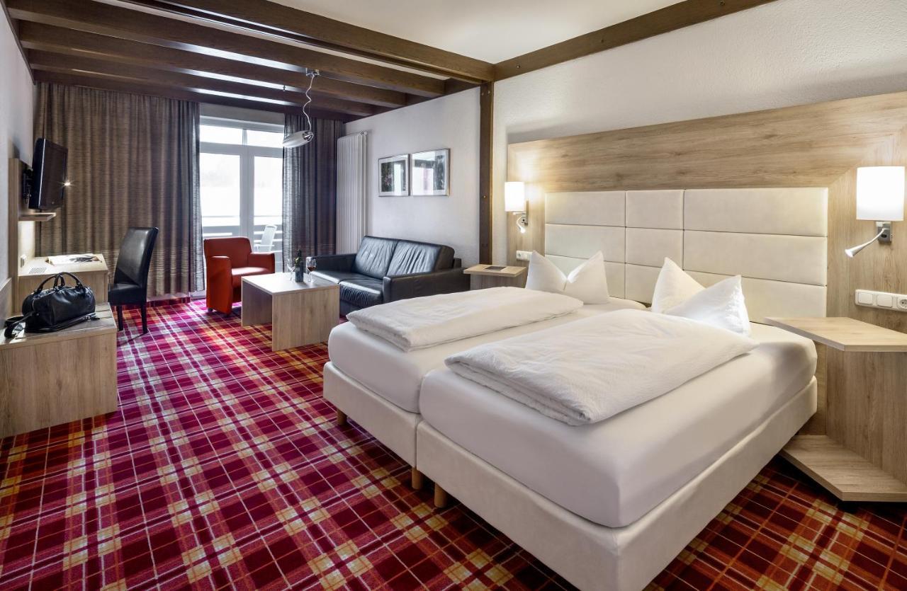 Wirtshaus & Hotel Goldener Greif Edelsfeld Ngoại thất bức ảnh