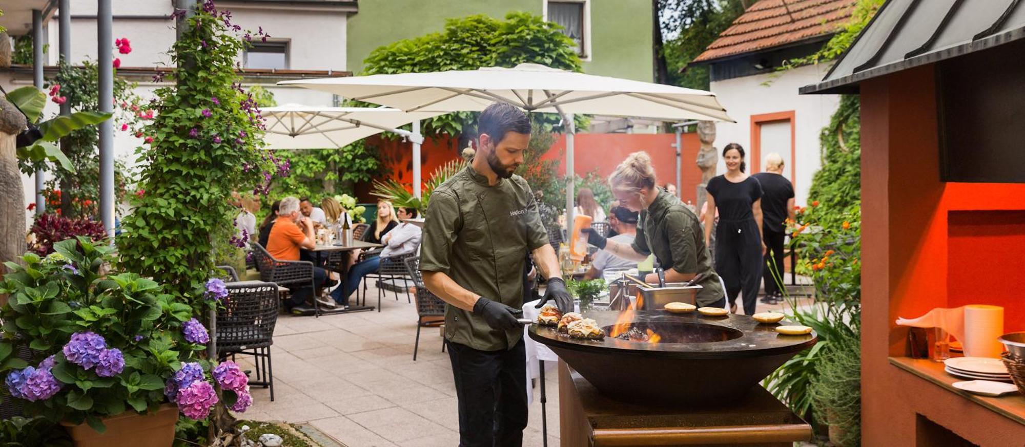 Wirtshaus & Hotel Goldener Greif Edelsfeld Ngoại thất bức ảnh