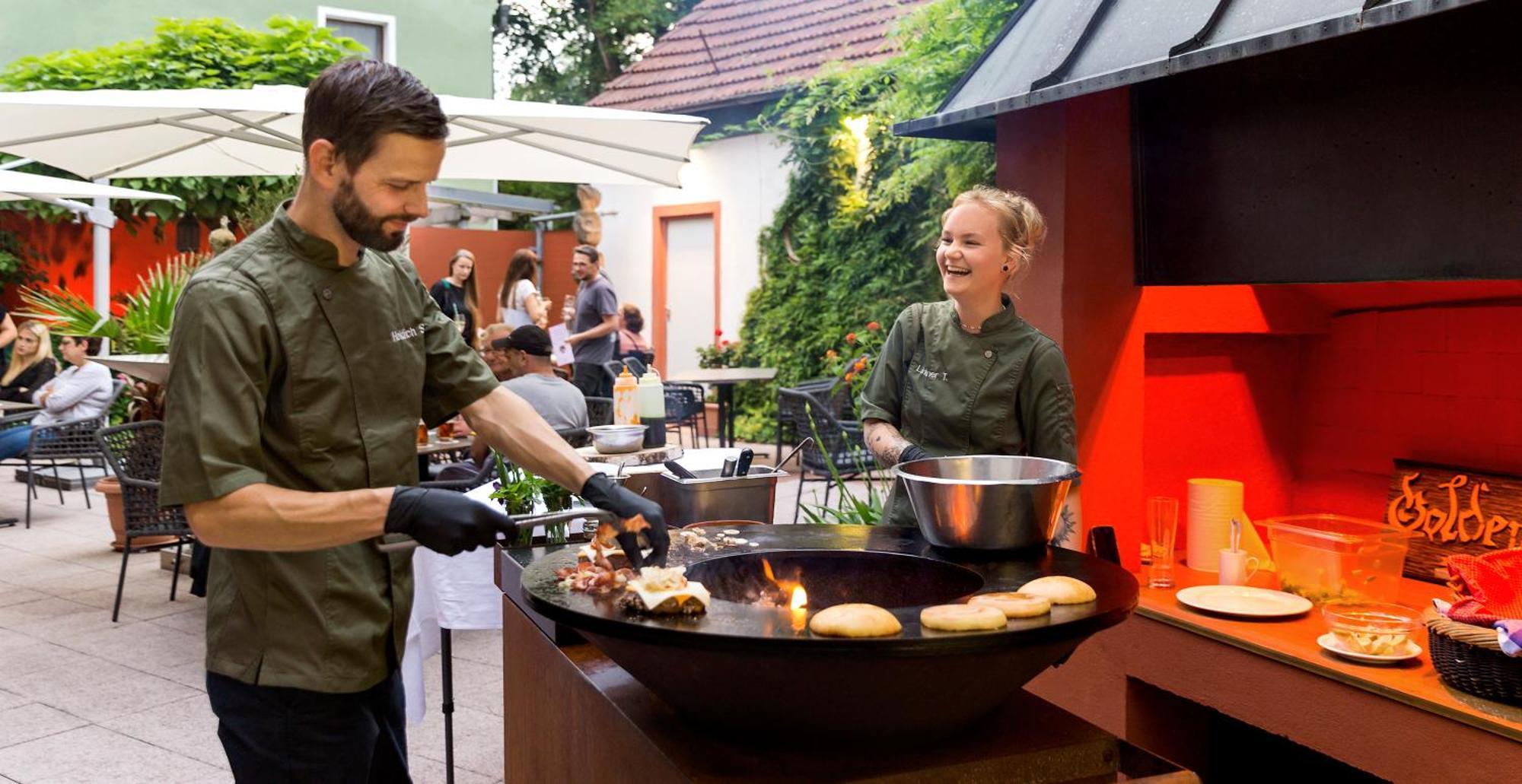 Wirtshaus & Hotel Goldener Greif Edelsfeld Ngoại thất bức ảnh