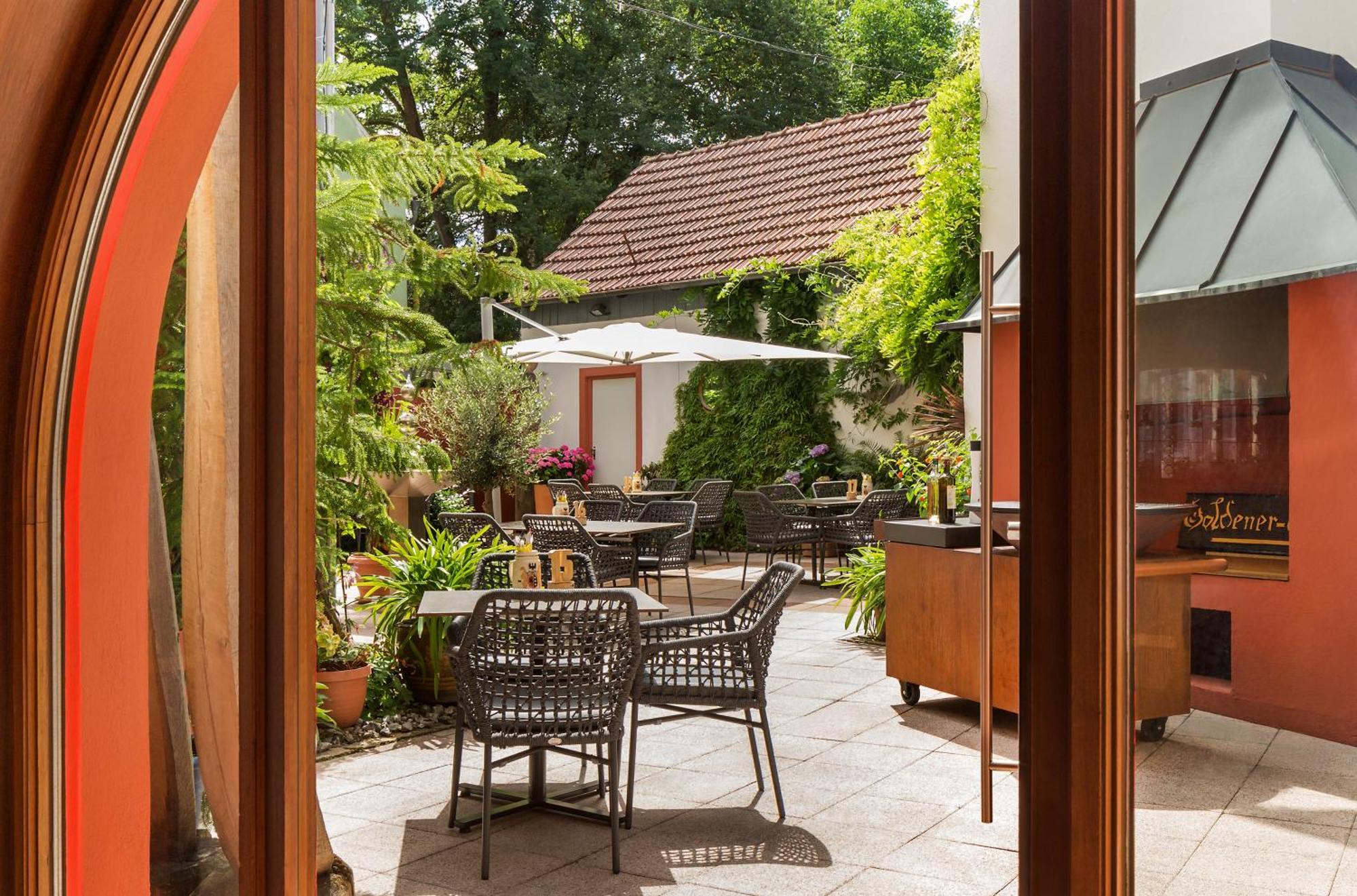 Wirtshaus & Hotel Goldener Greif Edelsfeld Ngoại thất bức ảnh
