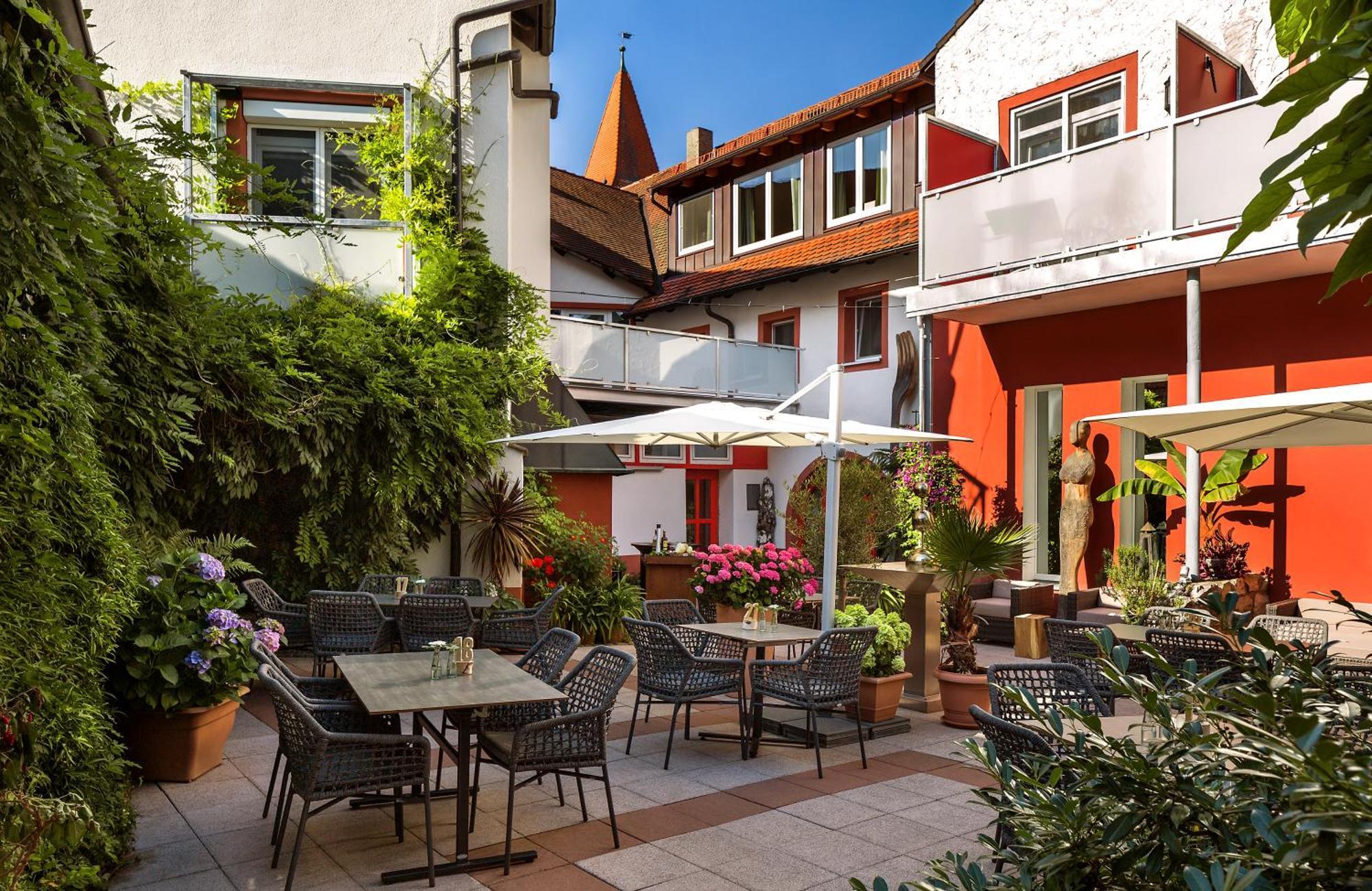 Wirtshaus & Hotel Goldener Greif Edelsfeld Ngoại thất bức ảnh