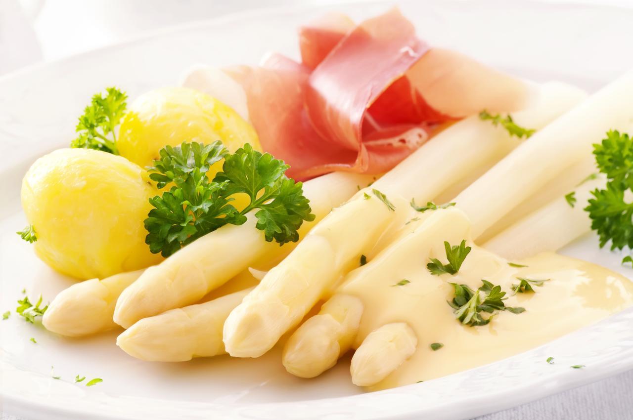 Wirtshaus & Hotel Goldener Greif Edelsfeld Ngoại thất bức ảnh