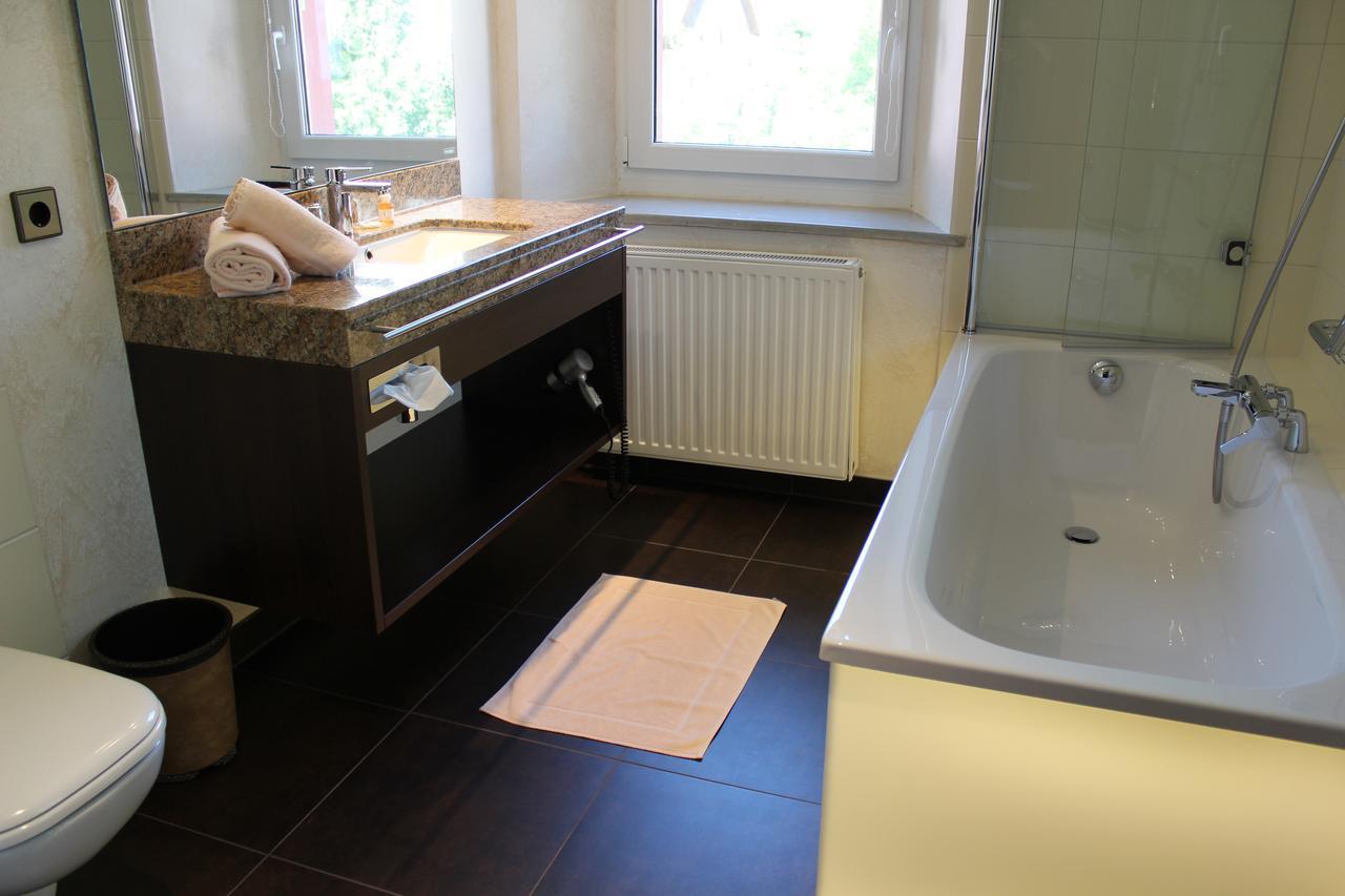 Wirtshaus & Hotel Goldener Greif Edelsfeld Ngoại thất bức ảnh