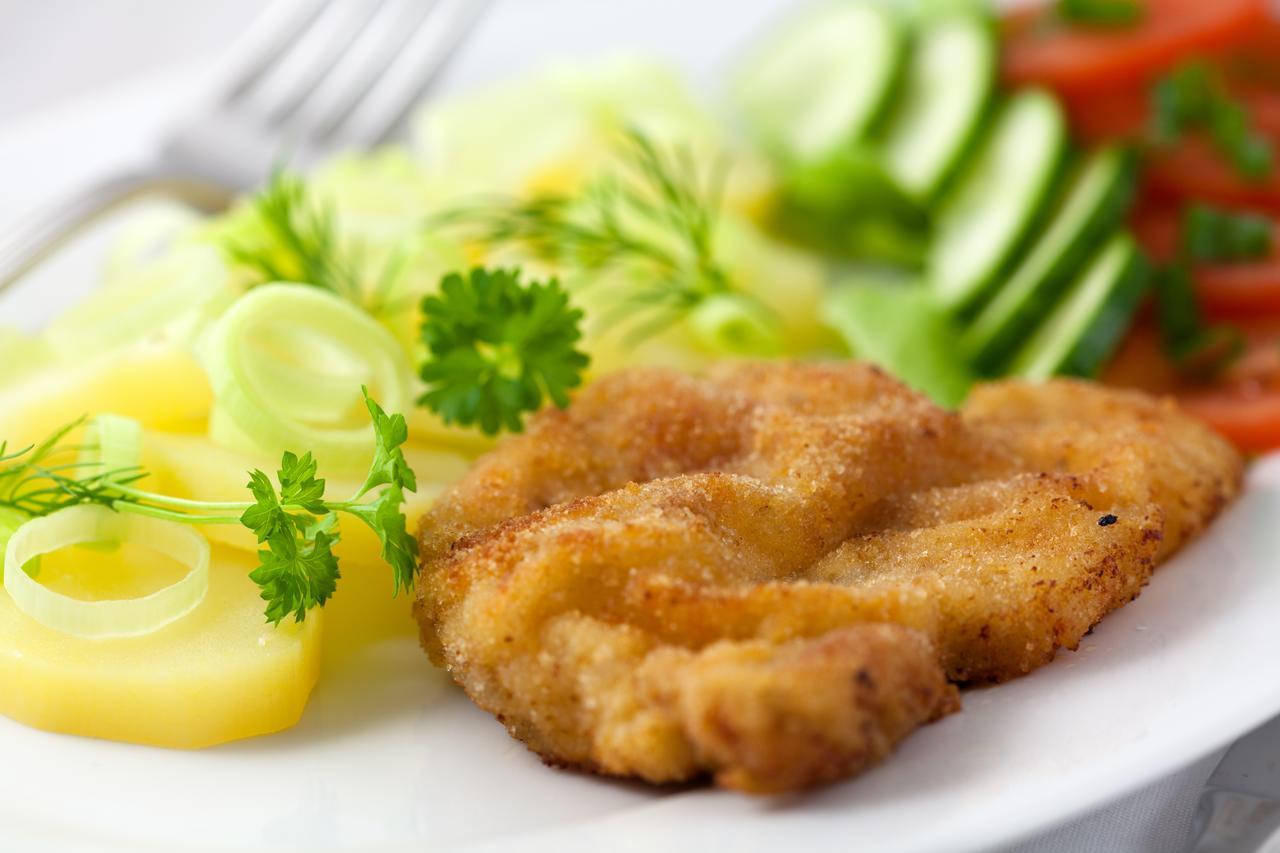 Wirtshaus & Hotel Goldener Greif Edelsfeld Ngoại thất bức ảnh