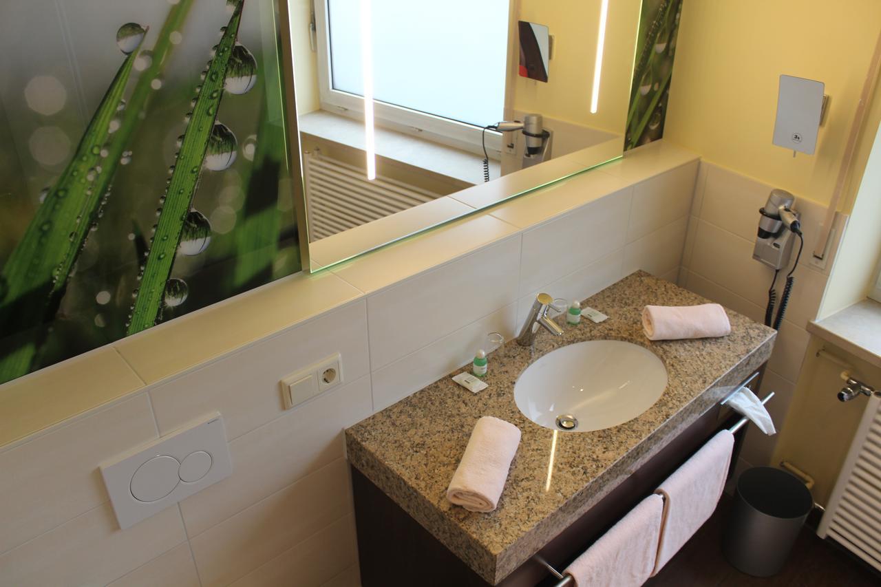 Wirtshaus & Hotel Goldener Greif Edelsfeld Ngoại thất bức ảnh